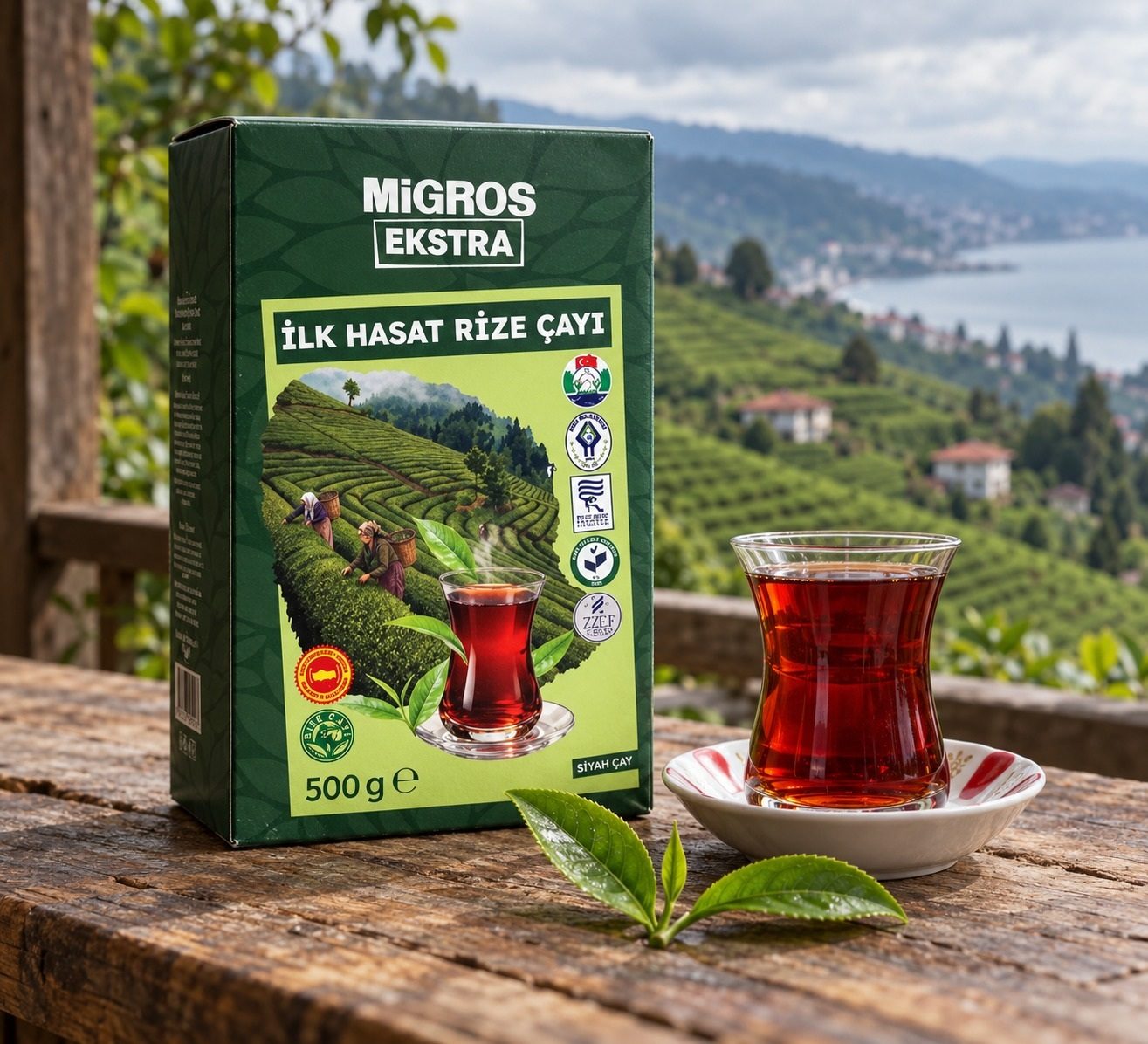 İlk hasat Rize çayı paketi ve demlenmiş çay